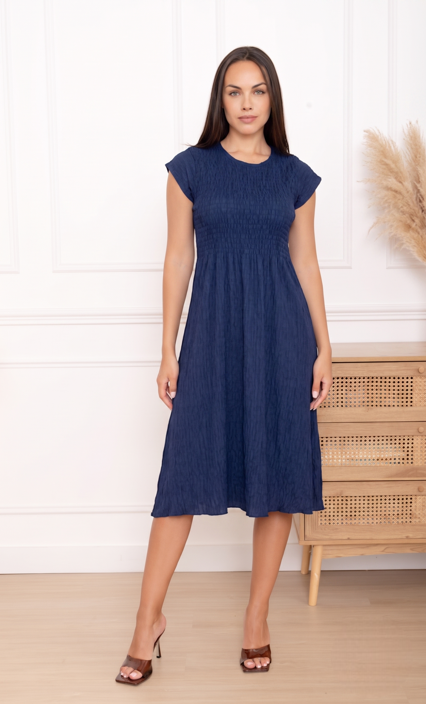 Emma, la robe effet froissée asymétrique manches courtes – Image 13