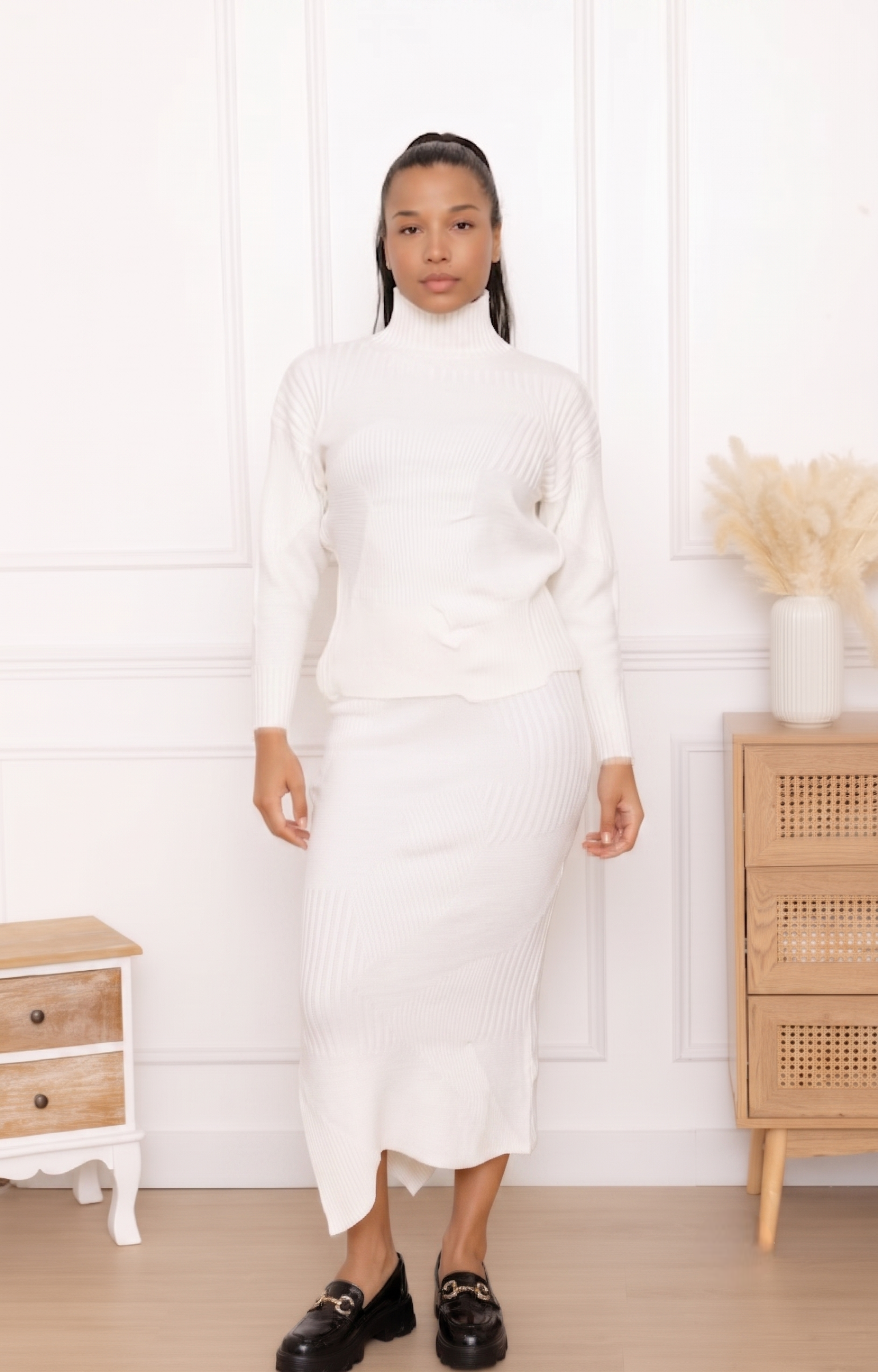 Inès, le pull col roulé en maille côtelée géométrique – Image 5