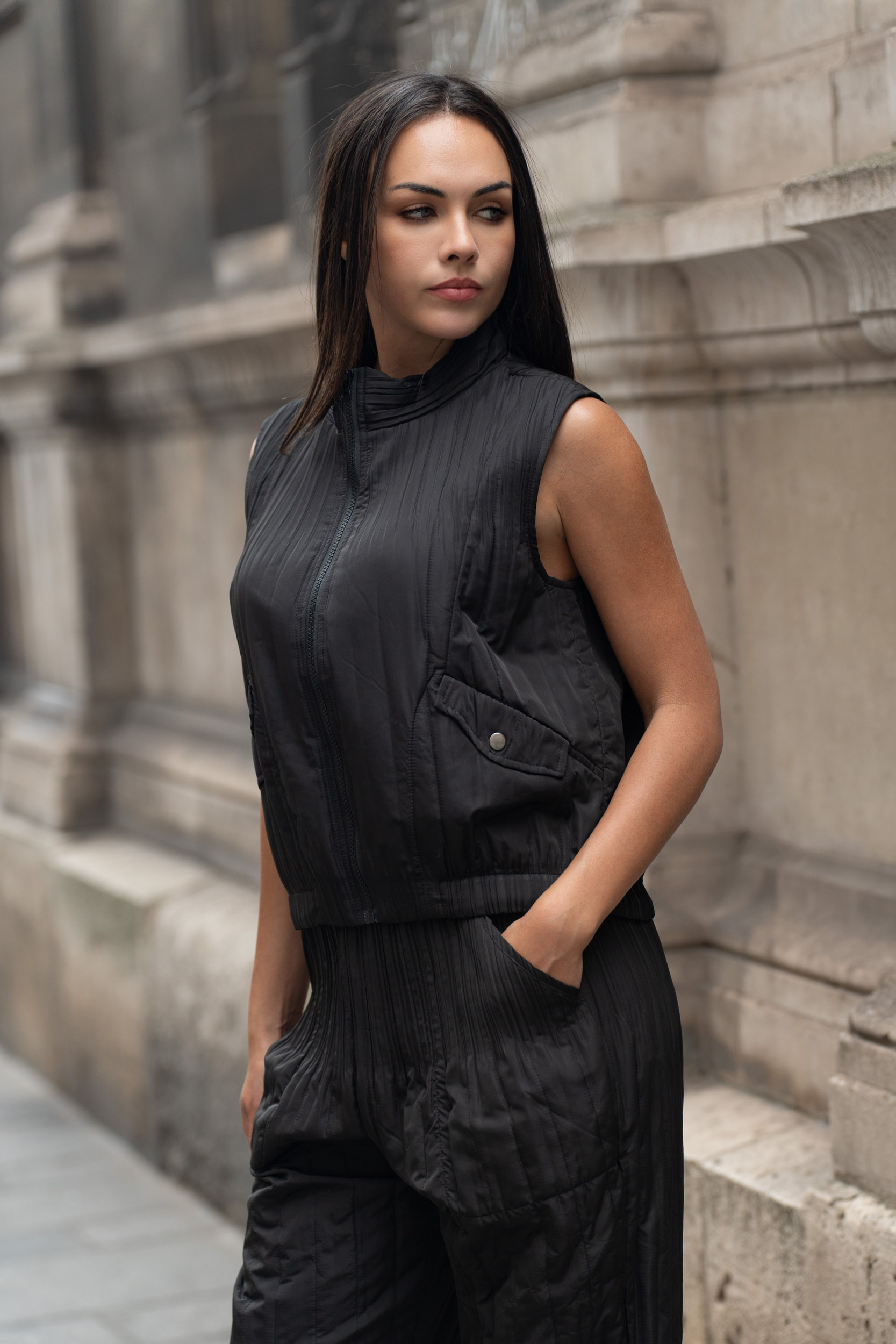 Nova, le gilet zippé sans manches col montant – Image 7
