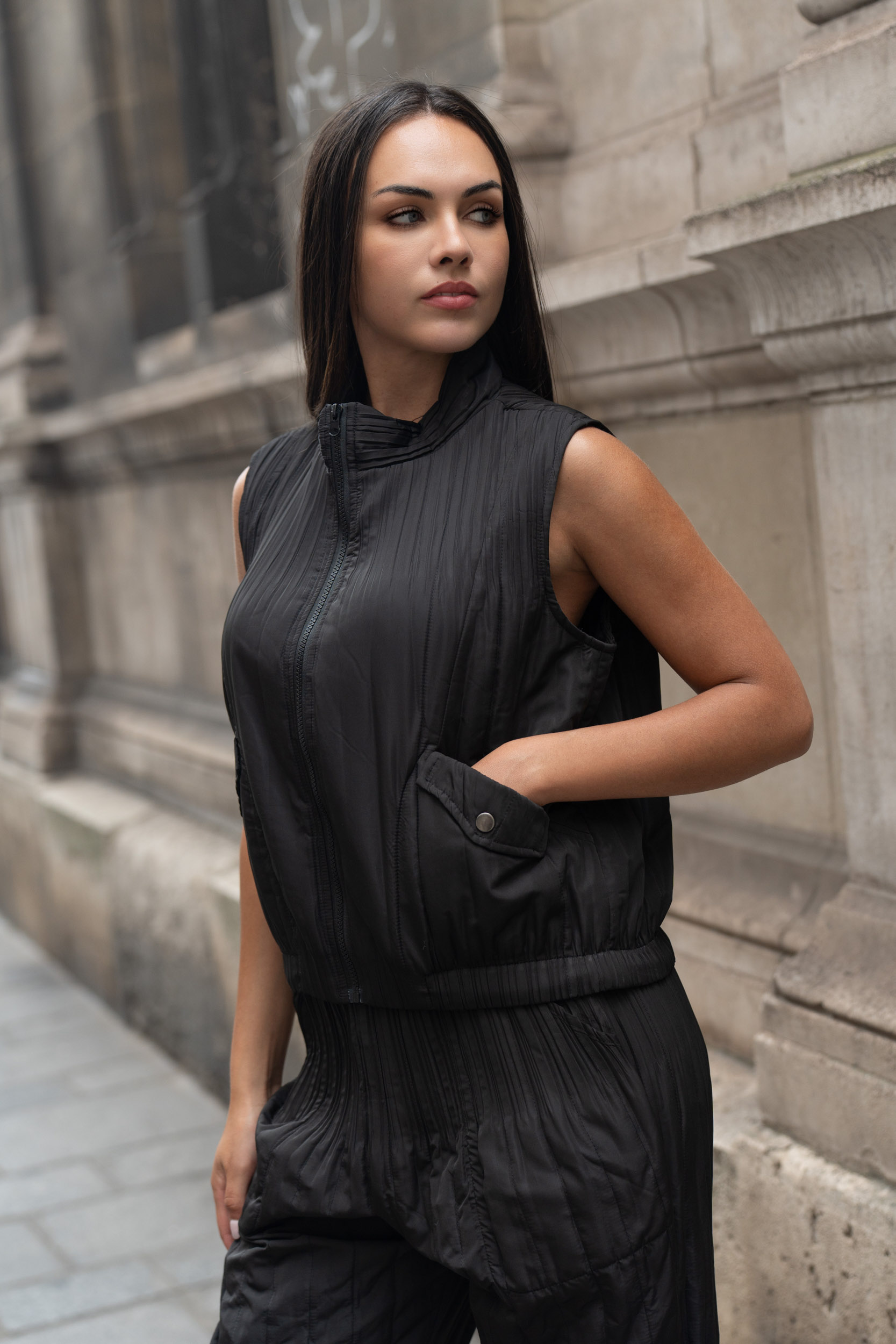 Nova, le gilet zippé sans manches col montant – Image 8