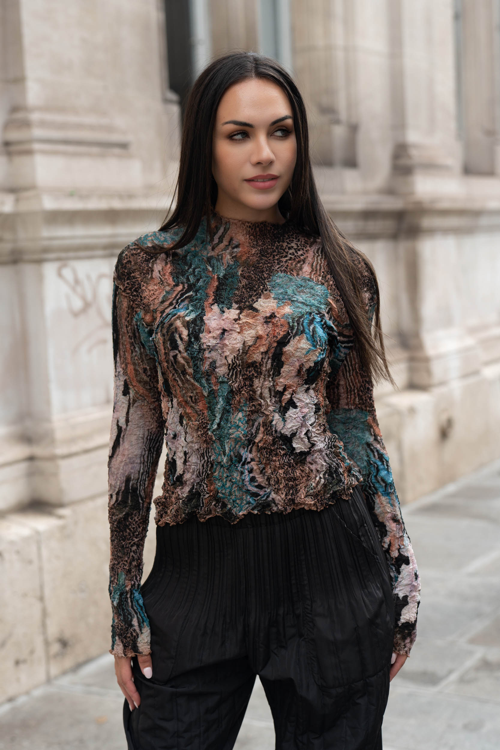Mila, le top froissé col montant manches longues – Image 9