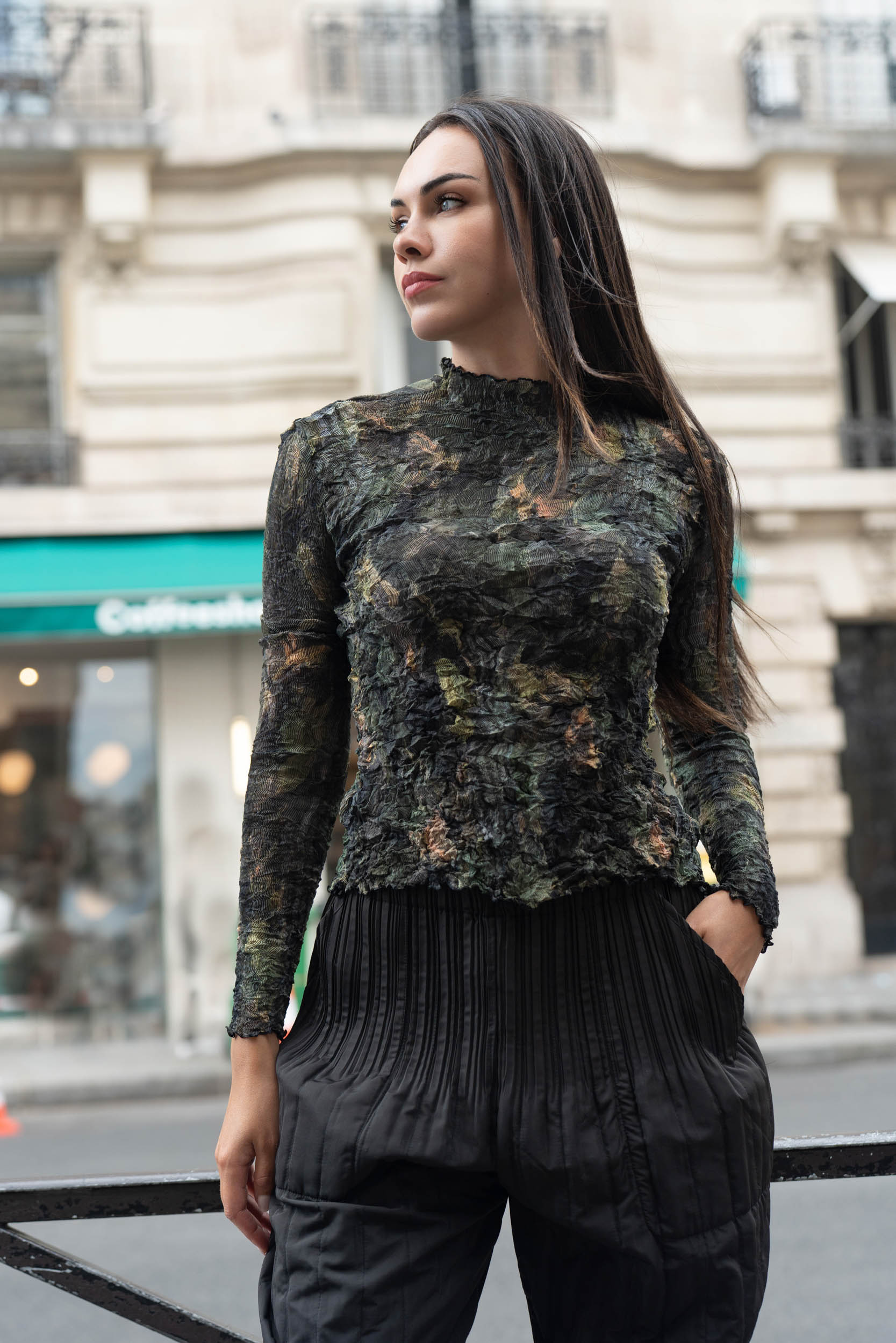 Mila, le top froissé col montant manches longues – Image 7