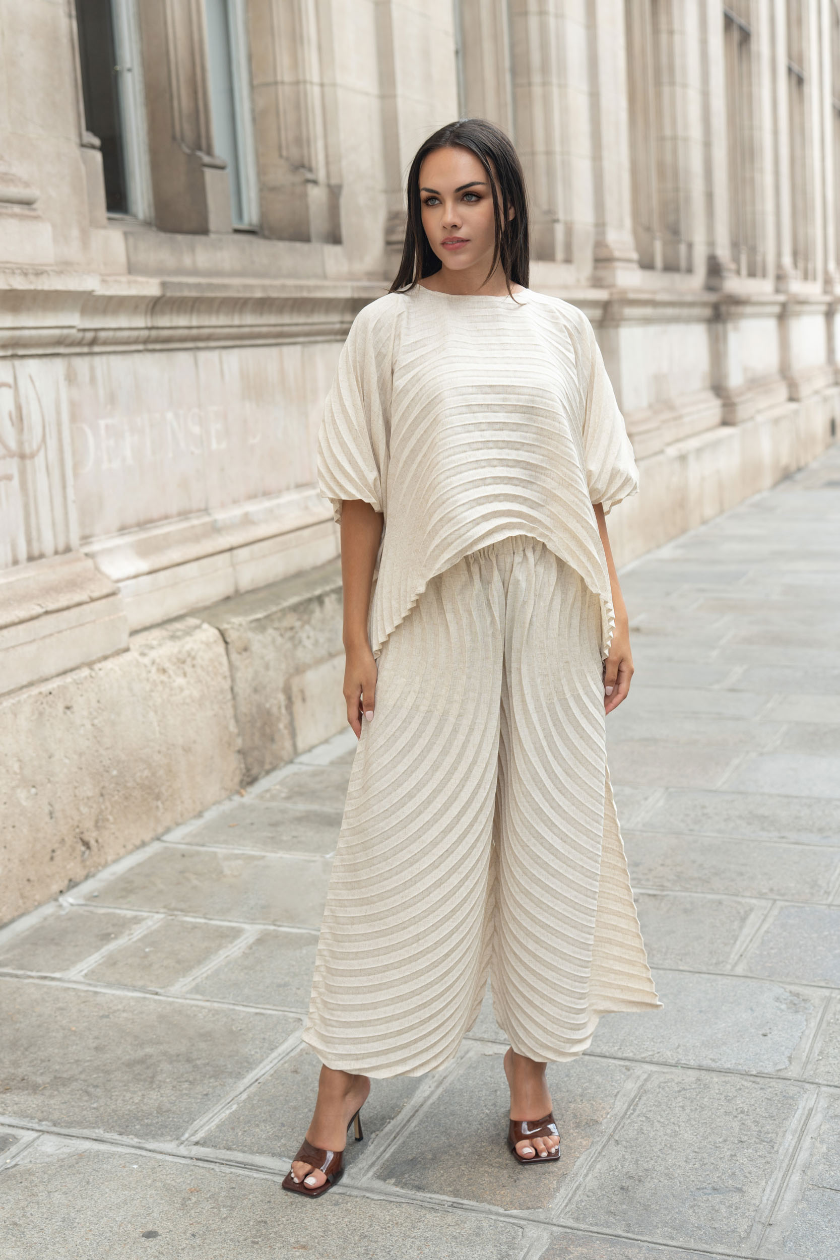 Alba, le pantalon en relief en onde – Image 9