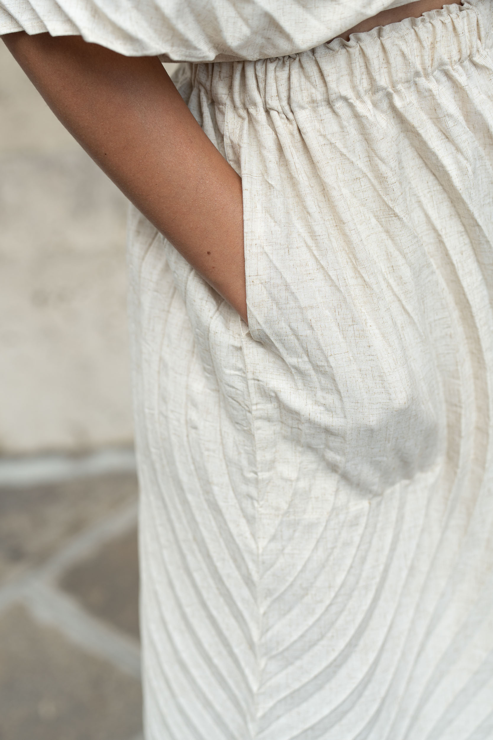 Alba, le pantalon en relief en onde – Image 8