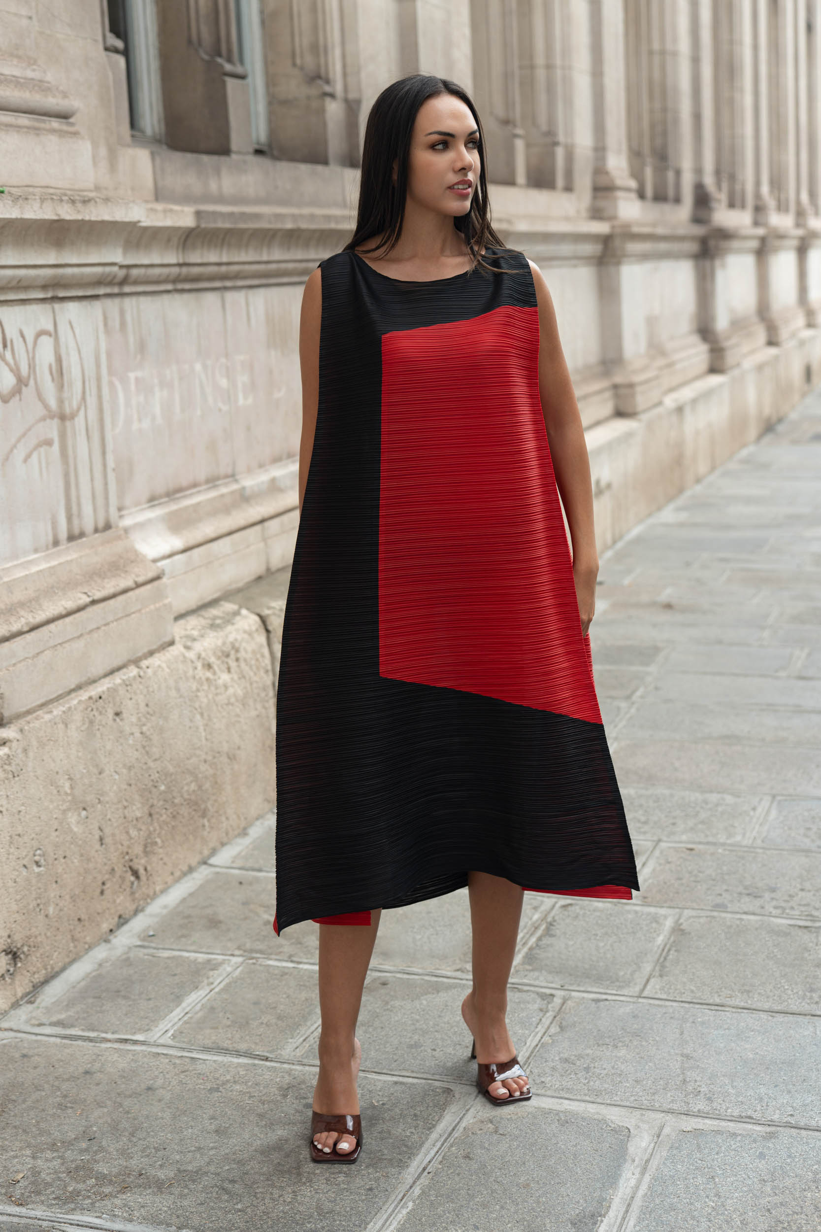 Zia, la robe trapèze plissée bicolore graphique – Image 7