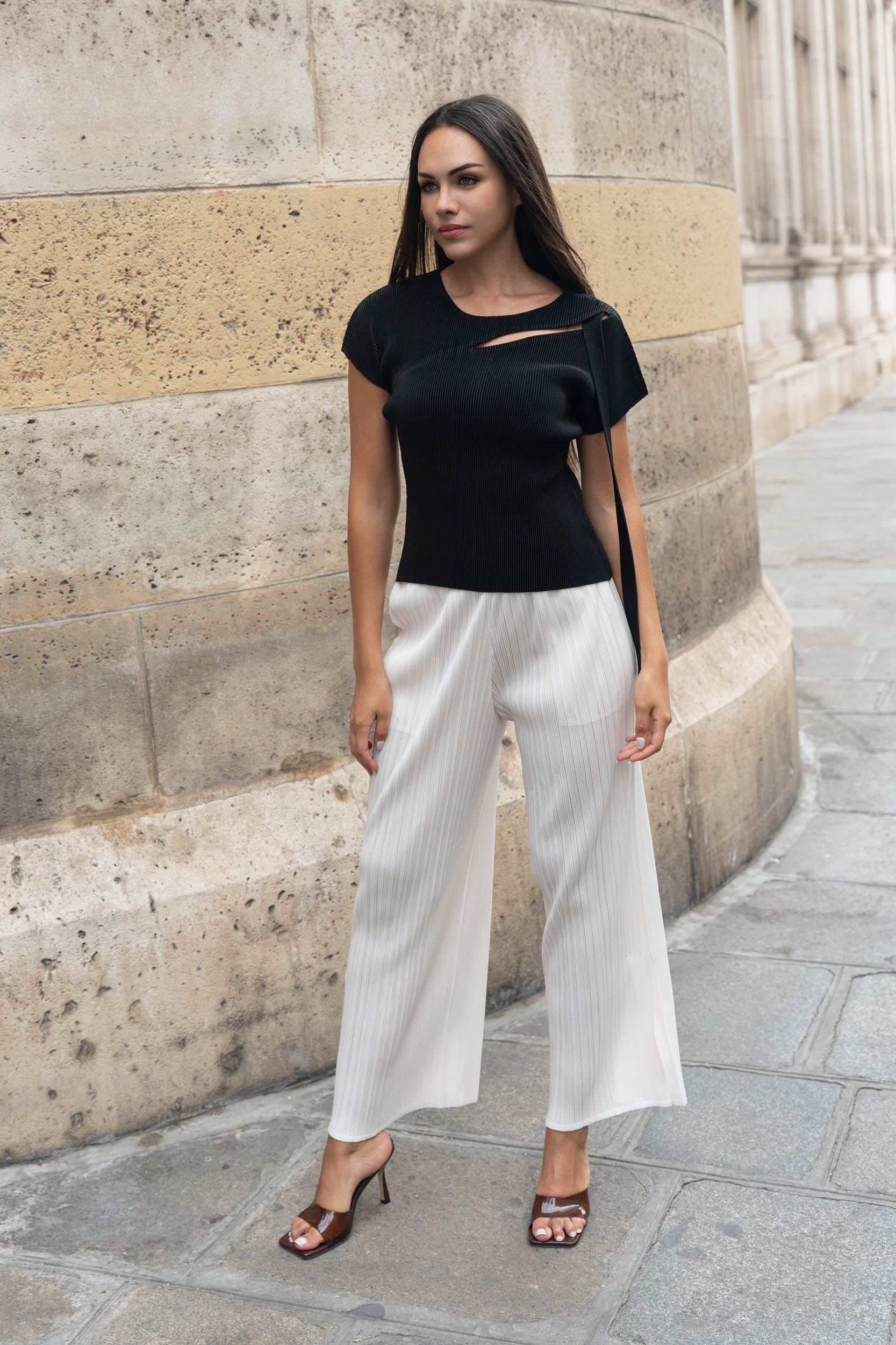 Yuna, le top plissé asymétrique à lien fluide – Image 5
