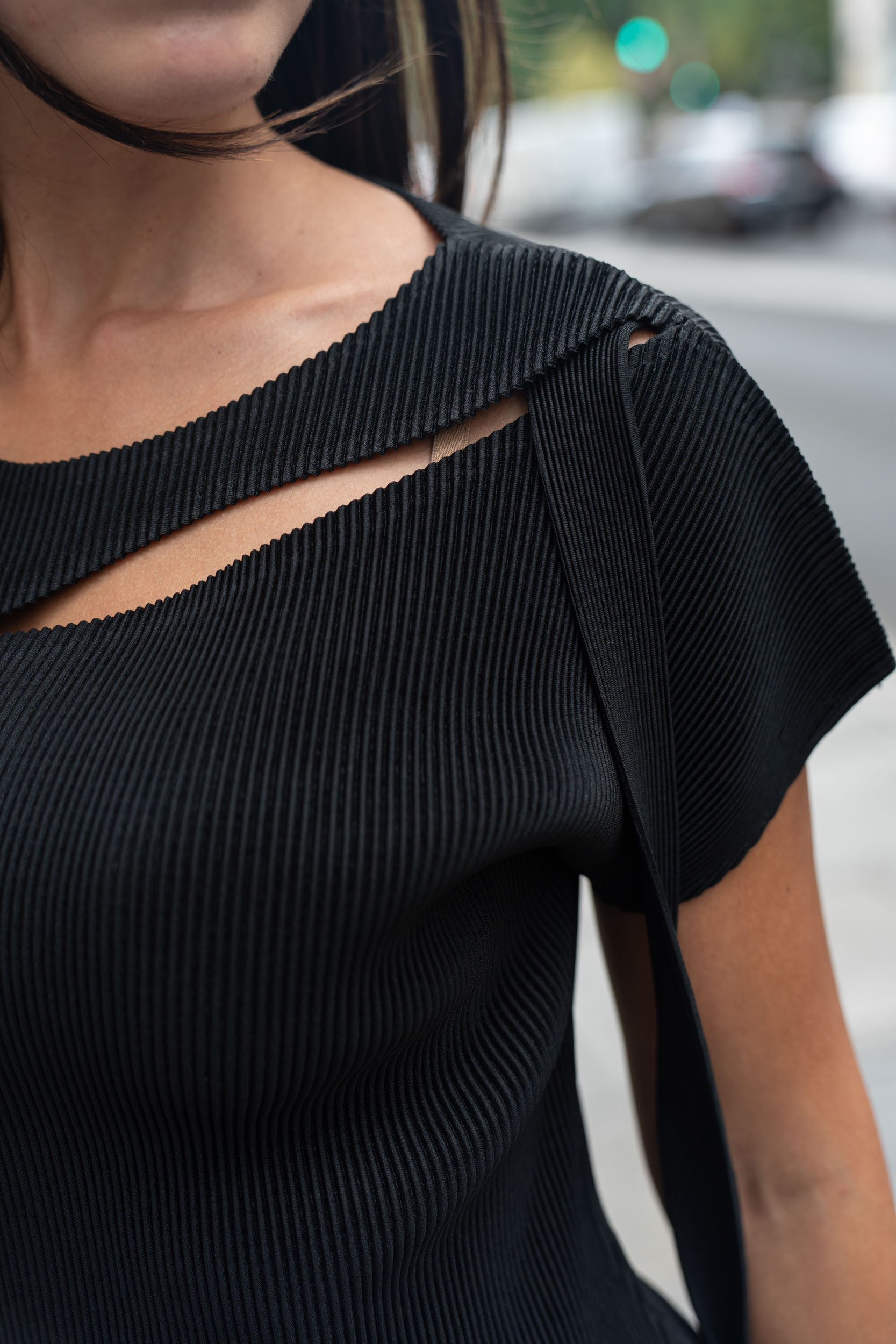 Yuna, le top plissé asymétrique à lien fluide – Image 4