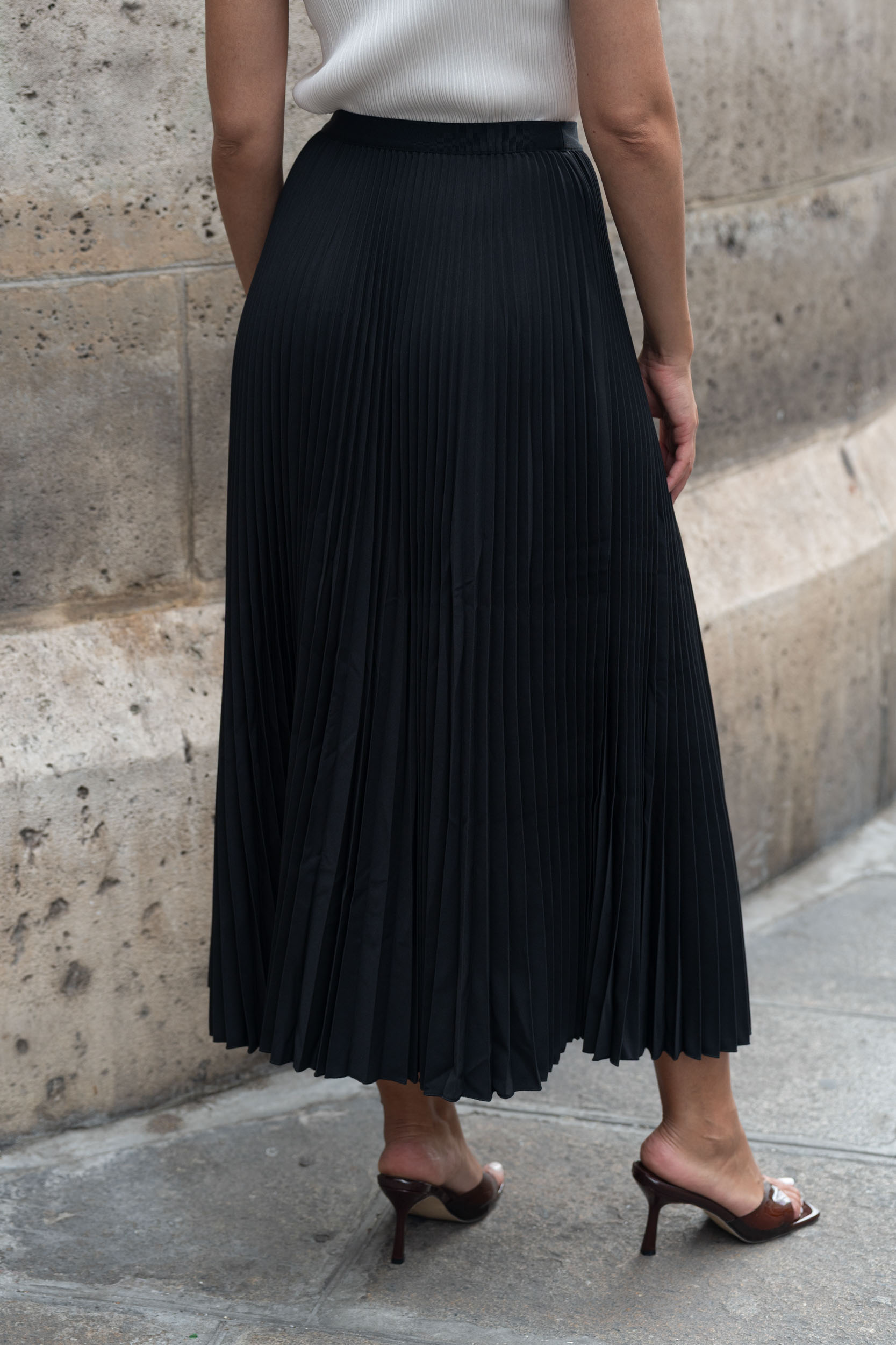 Elara, la jupe longue plissée soleil taille – Image 17