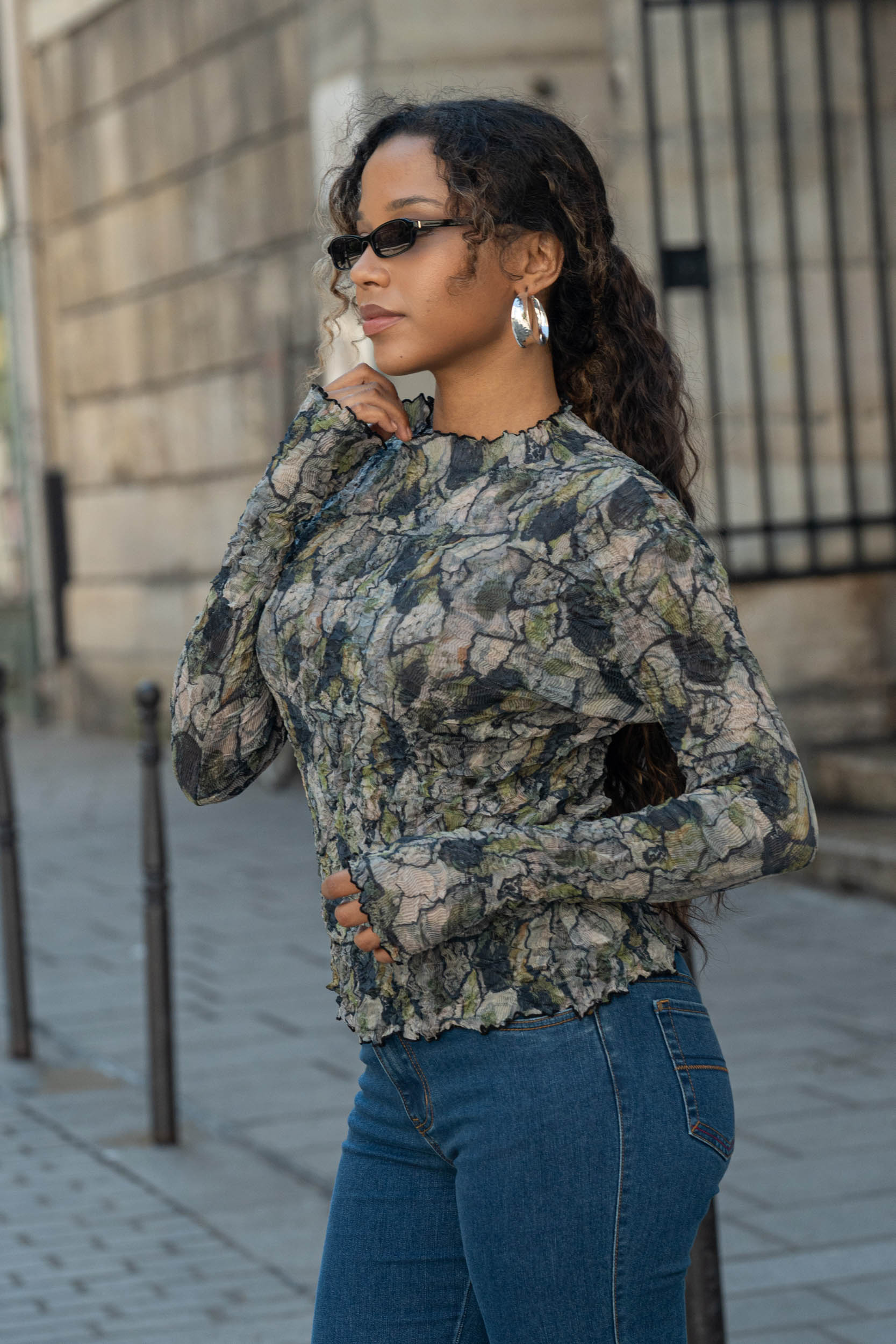 Mila, le top froissé col montant manches longues – Image 40