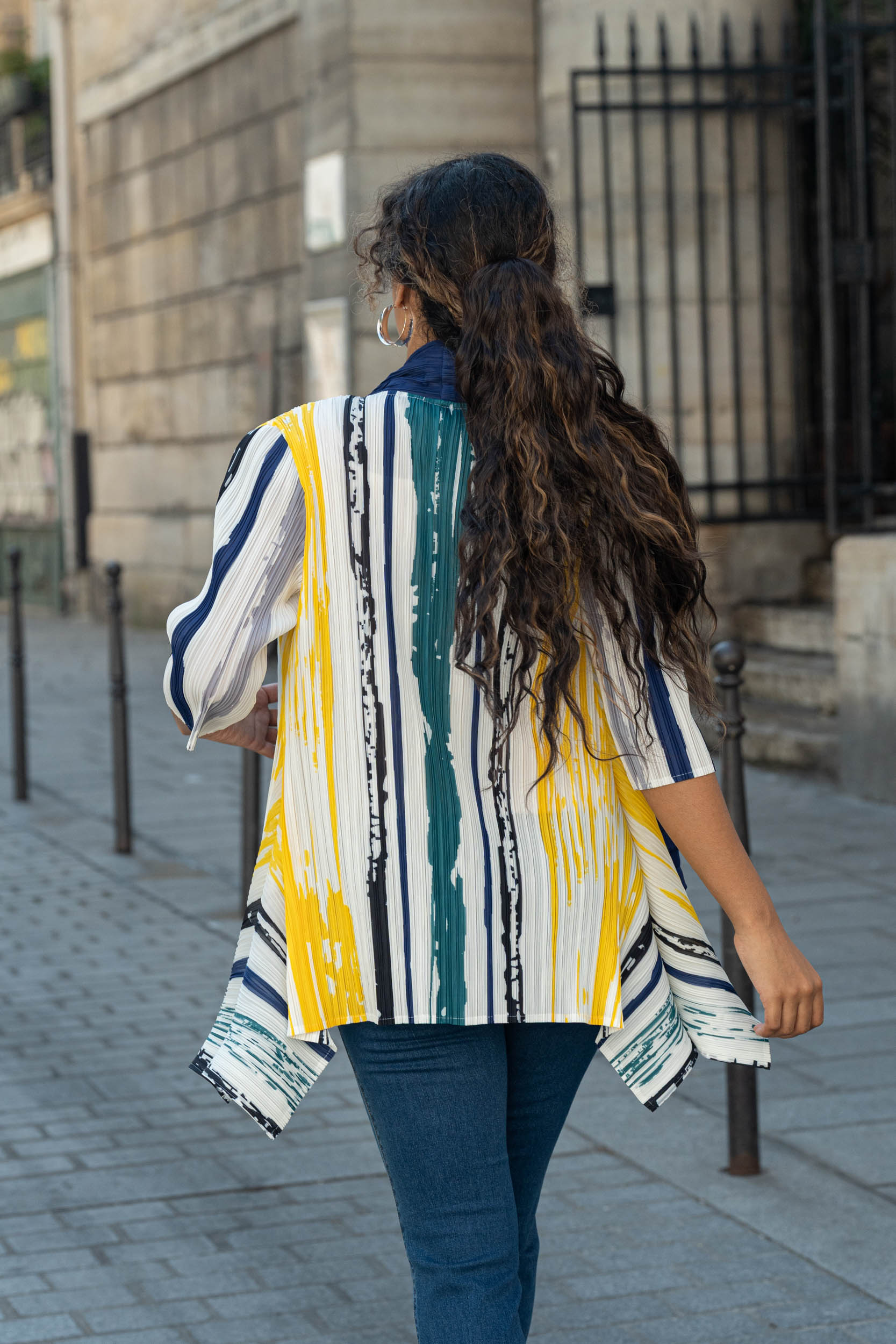Ivanna, la veste kimono plissée à pans asymétriques imprimée – Image 13