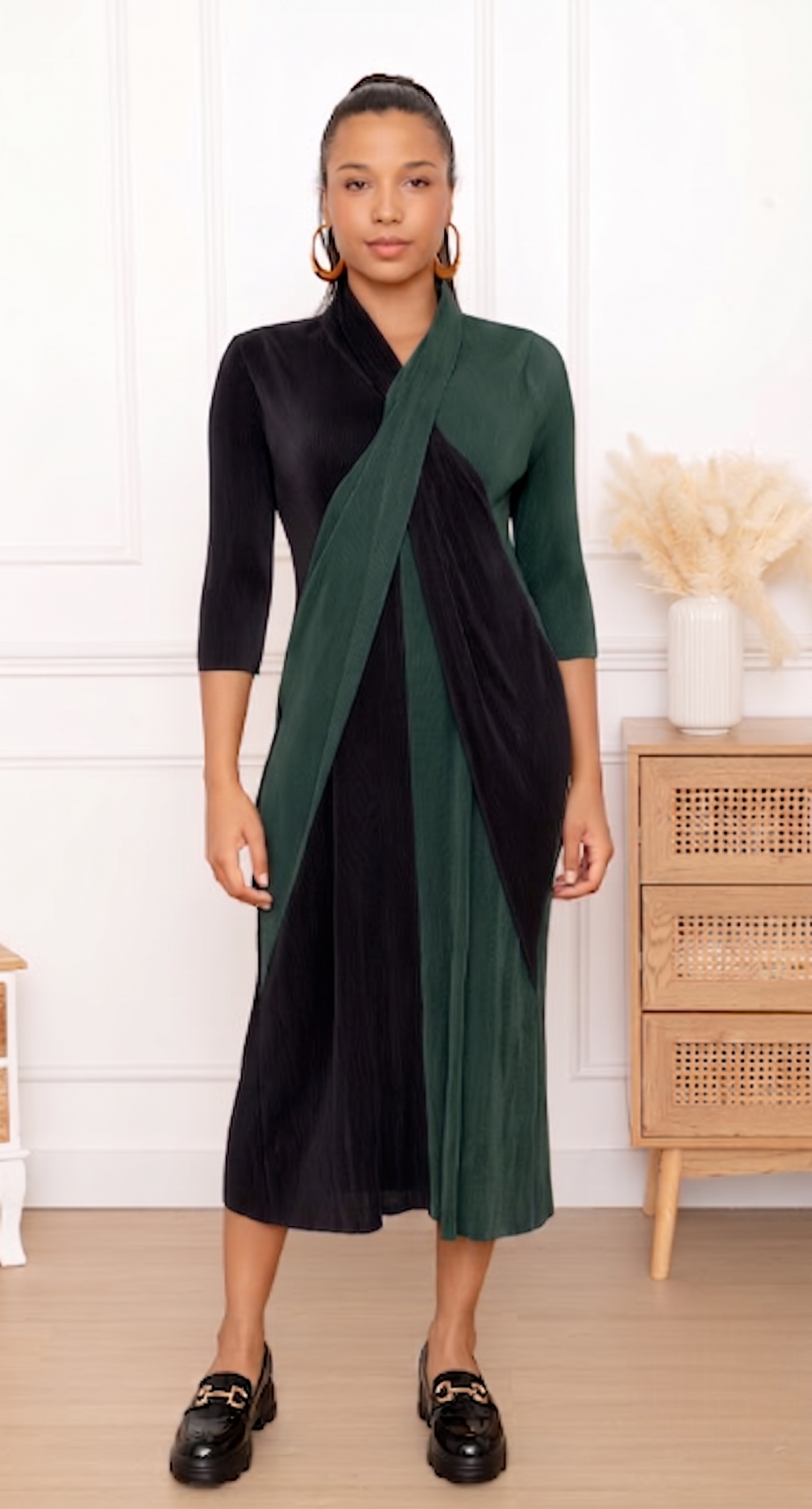 Kim, la robe droite bicolore à écharpe croisée – Image 12
