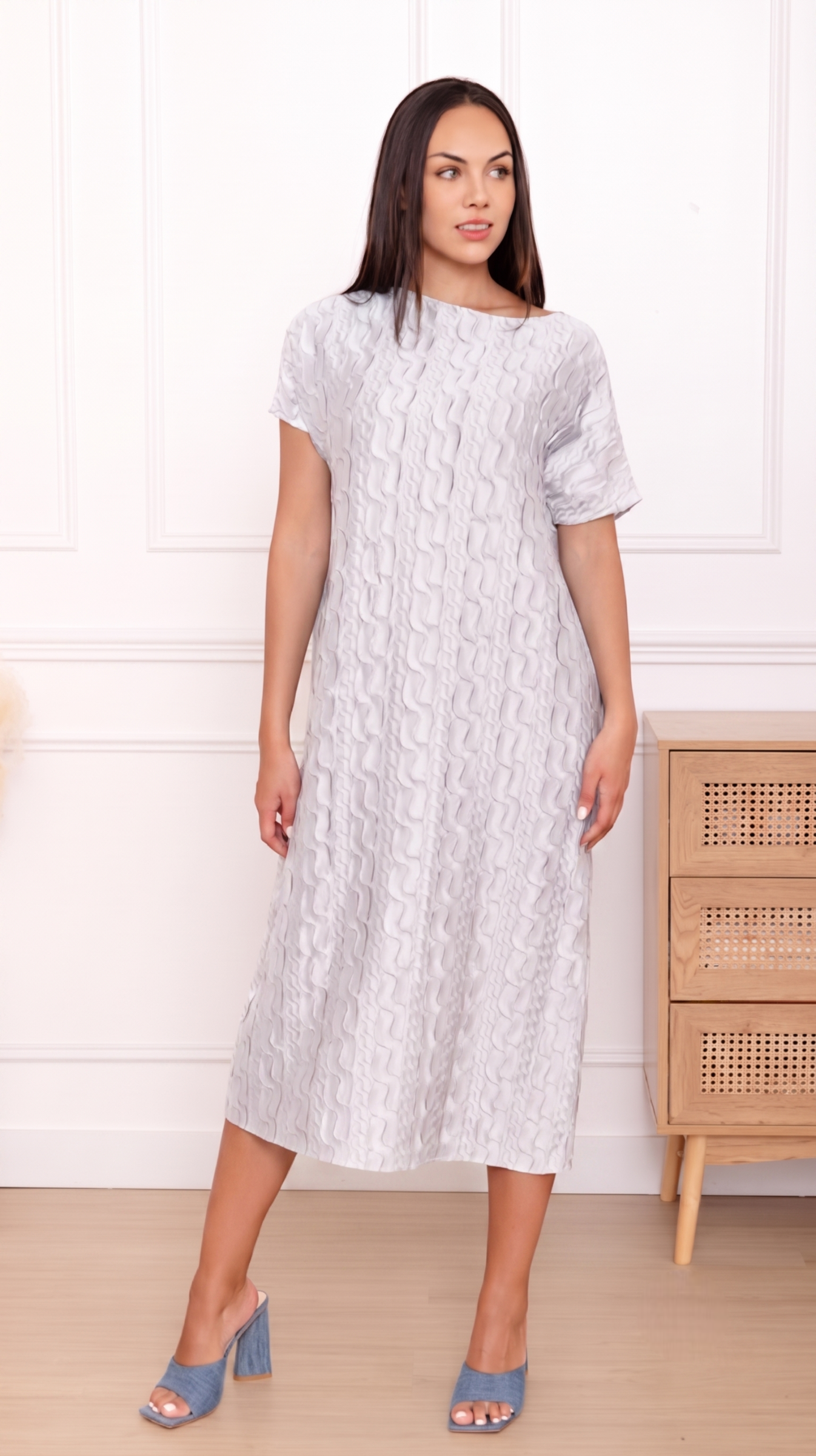 Léonie, la robe large texturée manches courtes – Image 13