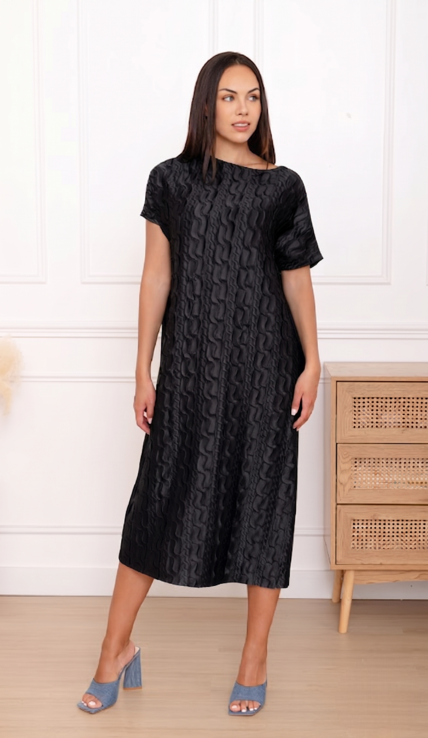 Léonie, la robe large texturée manches courtes – Image 12