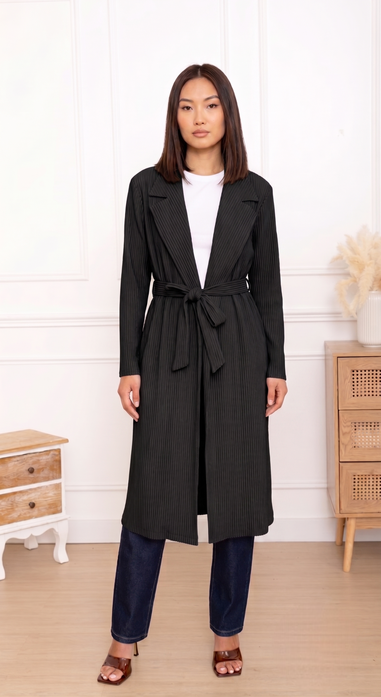 Colette, le manteau plissé long ceinturé grand col – Image 8
