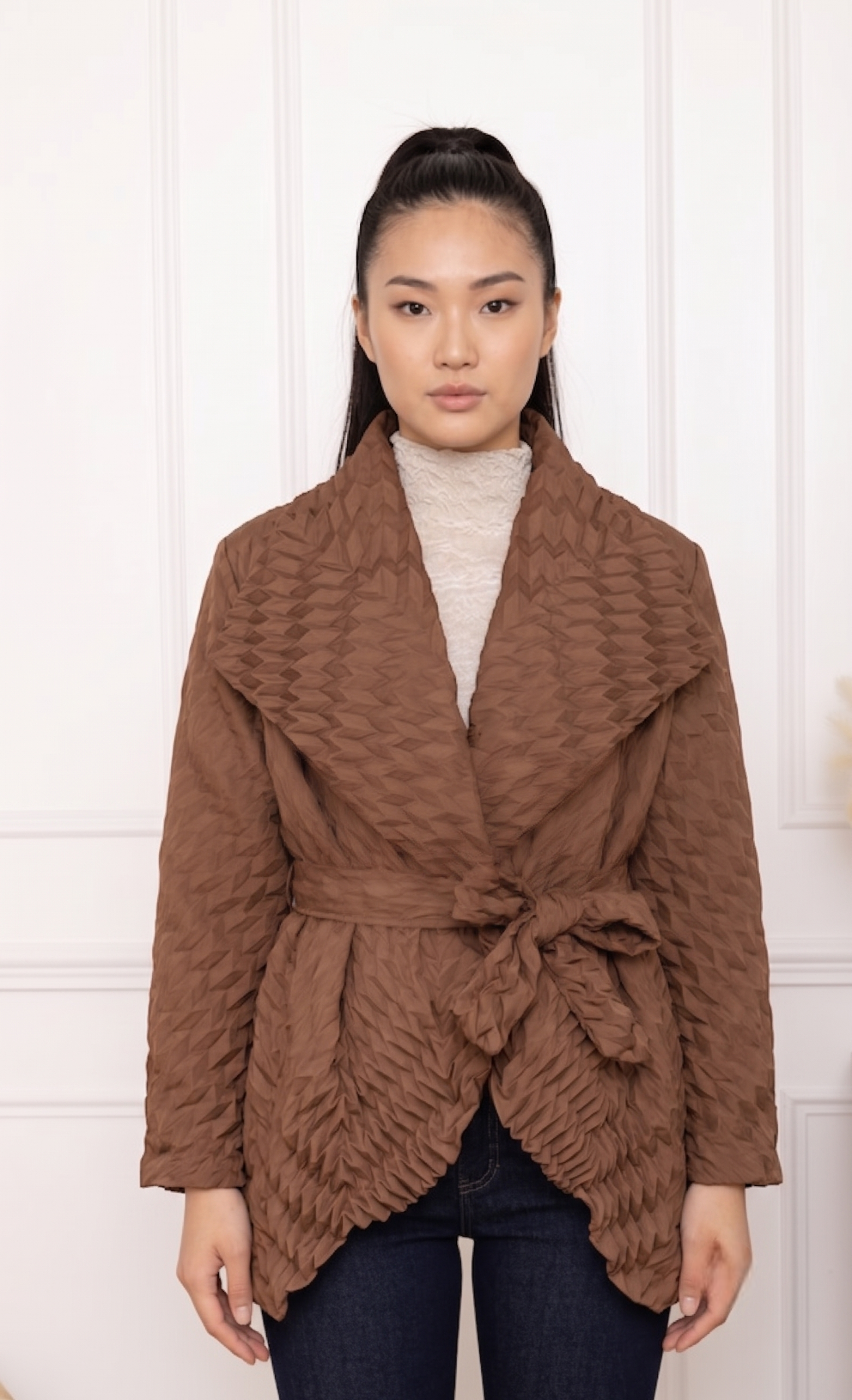Talia, le manteau texturé croisé ceinturé grand col – Image 13