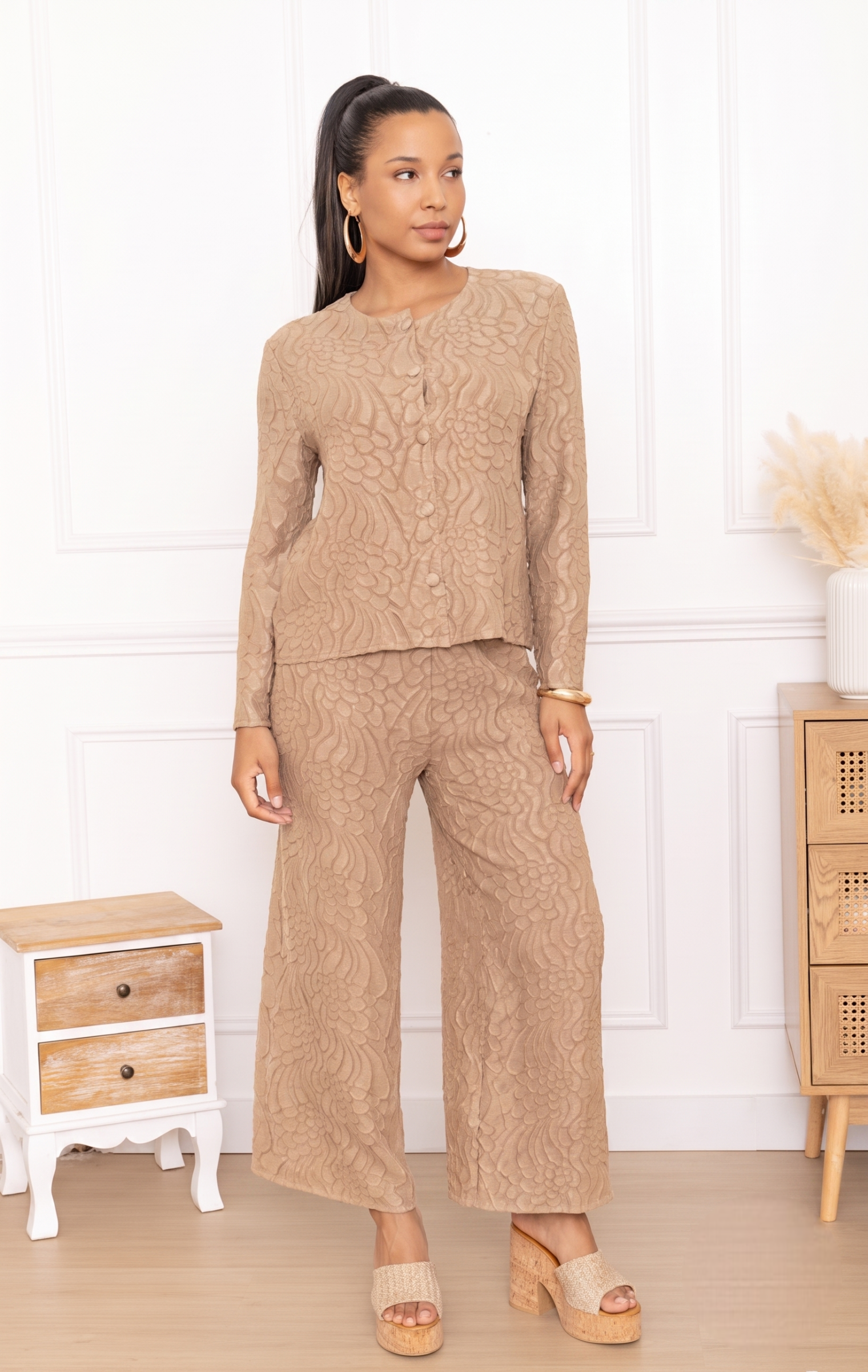 Mathilde, la veste courte col rond à broderie florale – Image 5