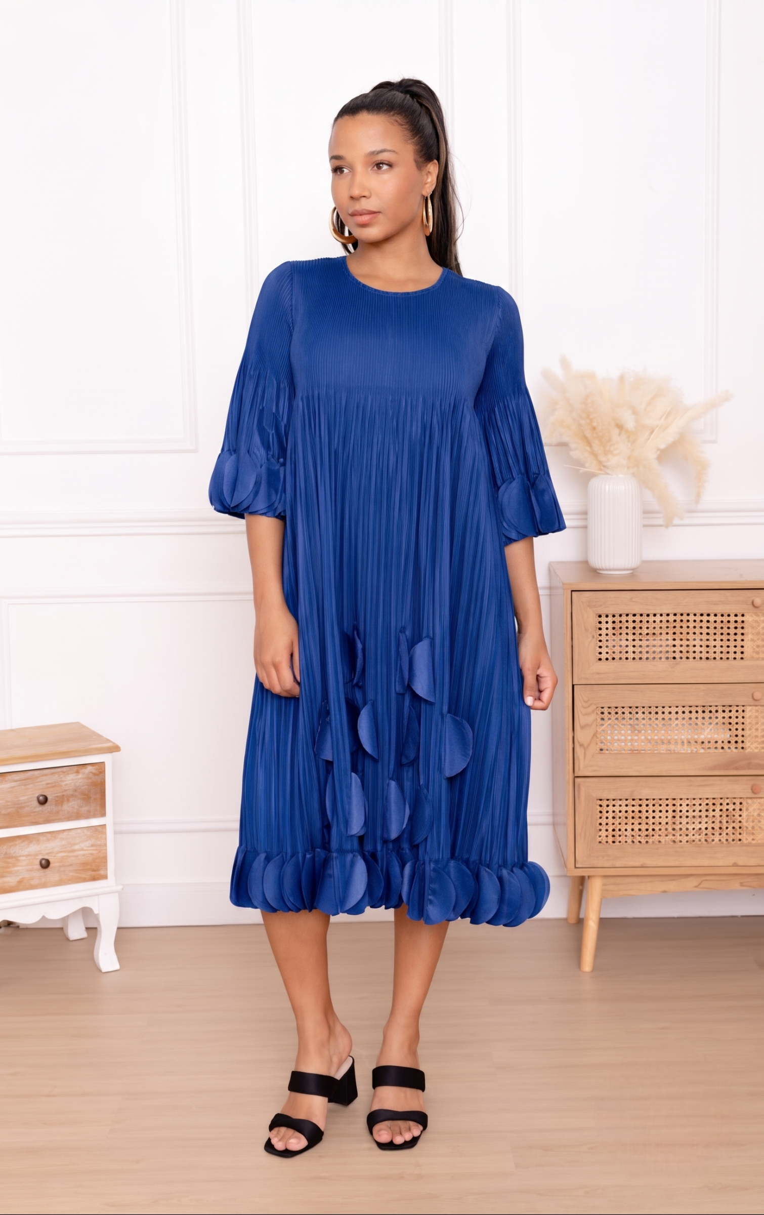 Olivia, la robe midi droite à pastilles et manches volantées – Image 14
