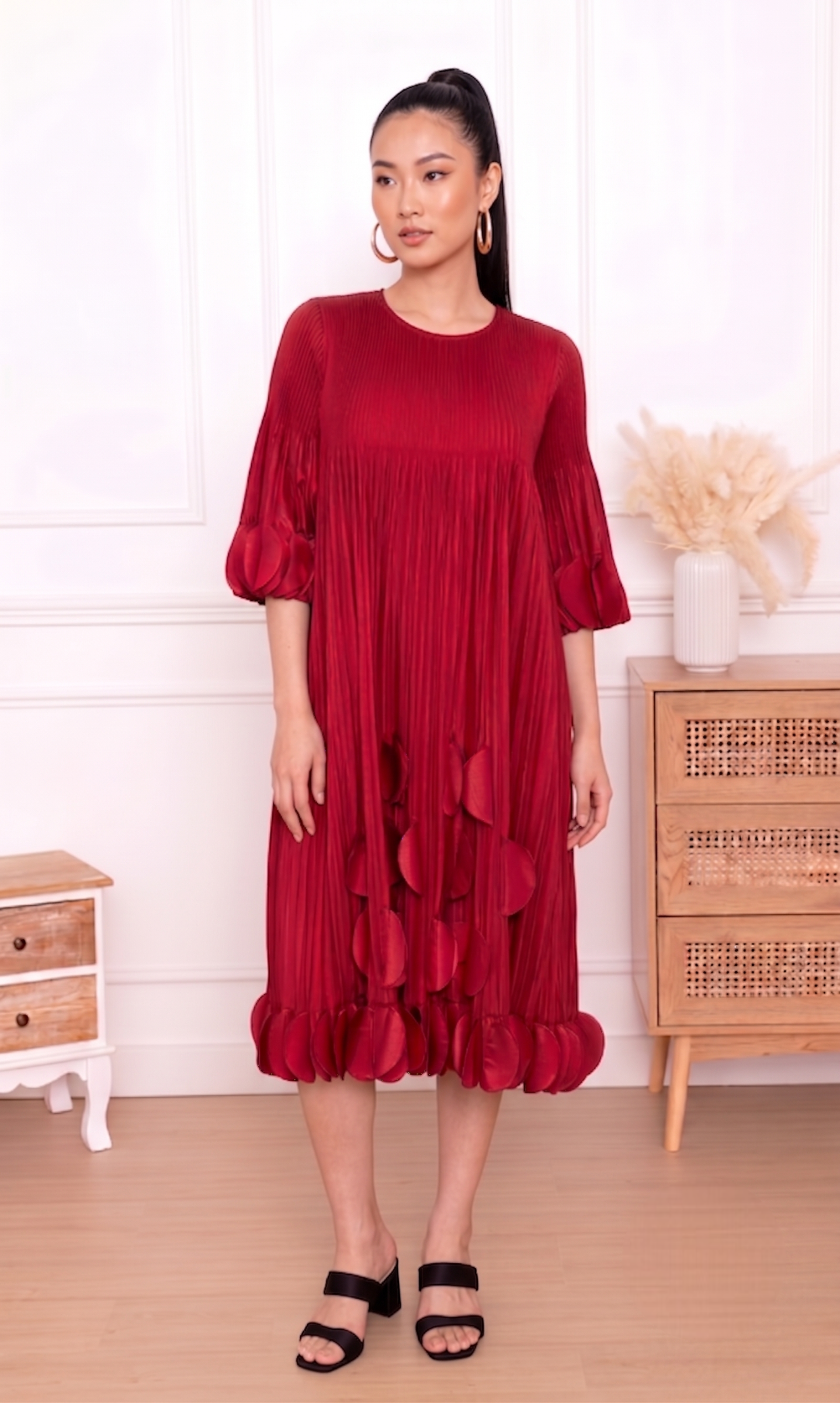 Olivia, la robe midi droite à pastilles et manches volantées – Image 15