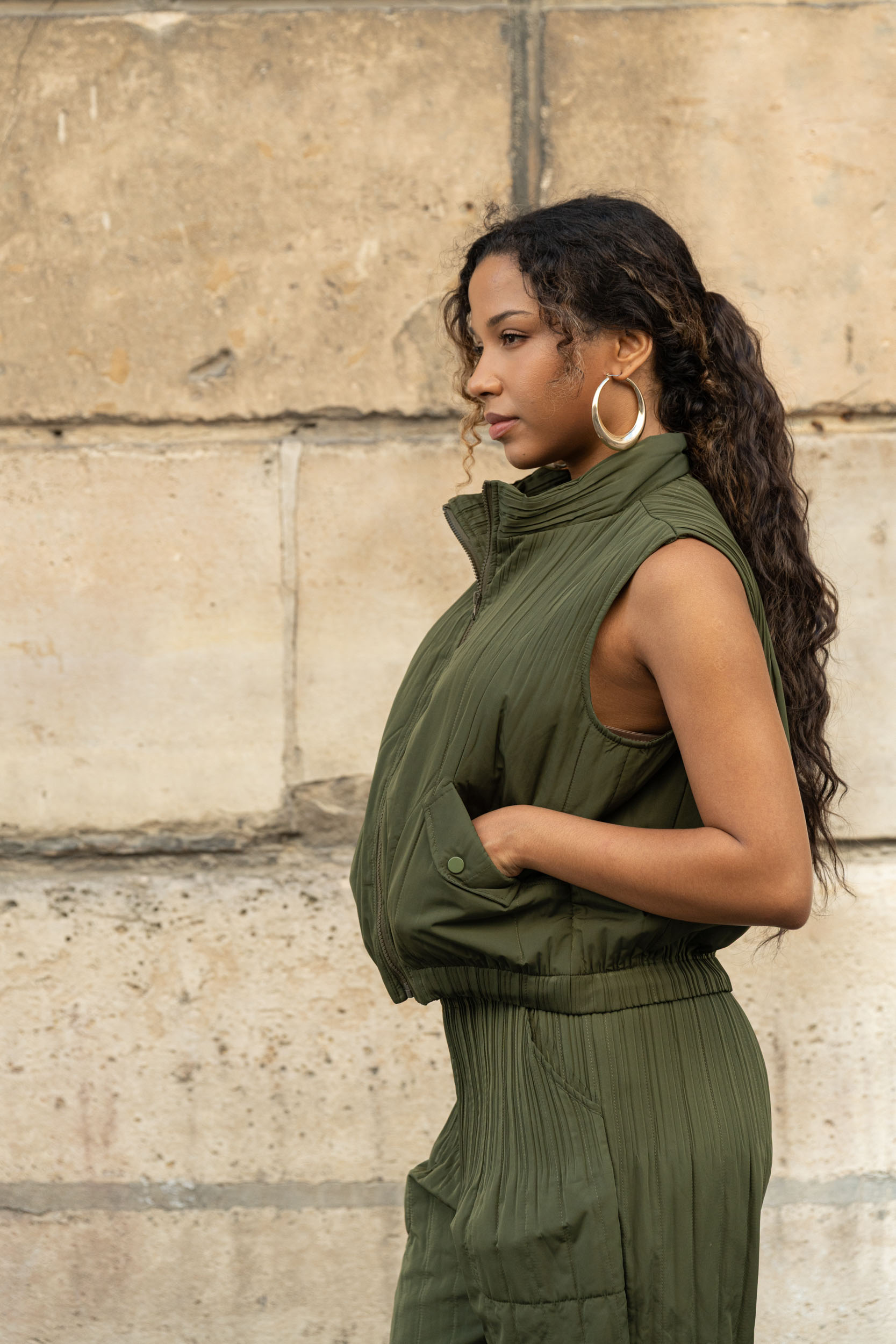 Nova, le gilet zippé sans manches col montant – Image 2