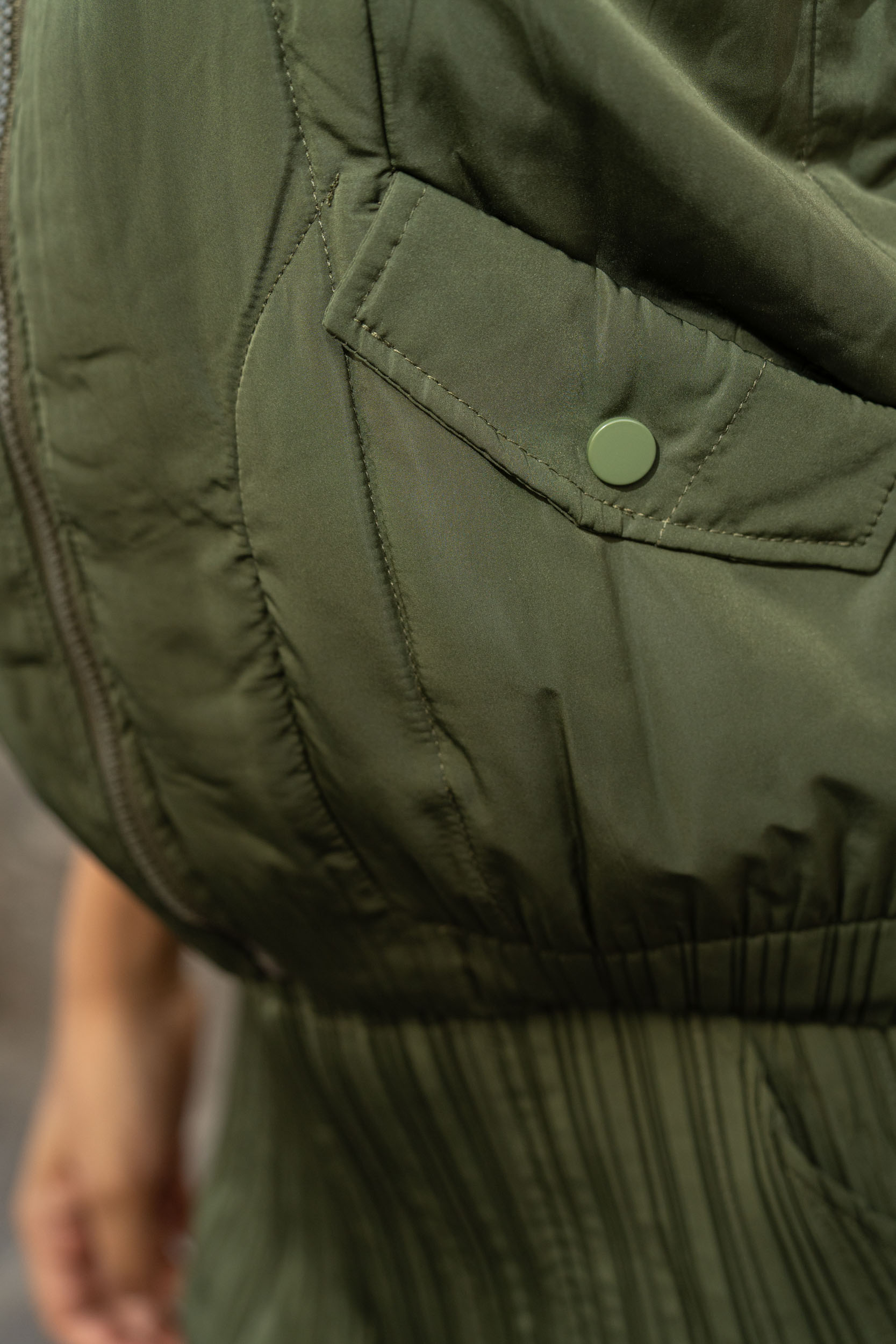Nova, le gilet zippé sans manches col montant – Image 4
