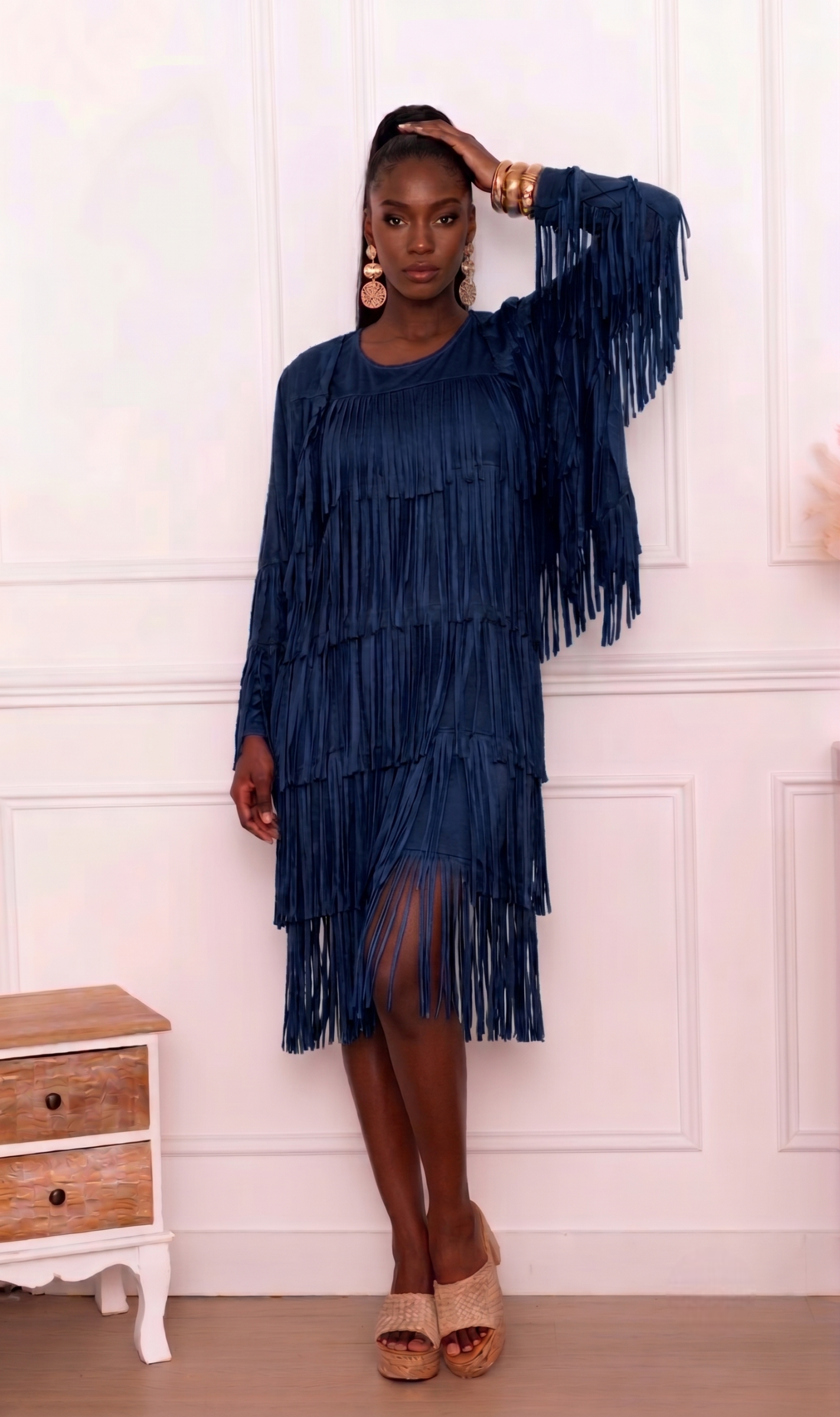 Wanda, l'ensemble robe et cape à franges superposées – Image 18