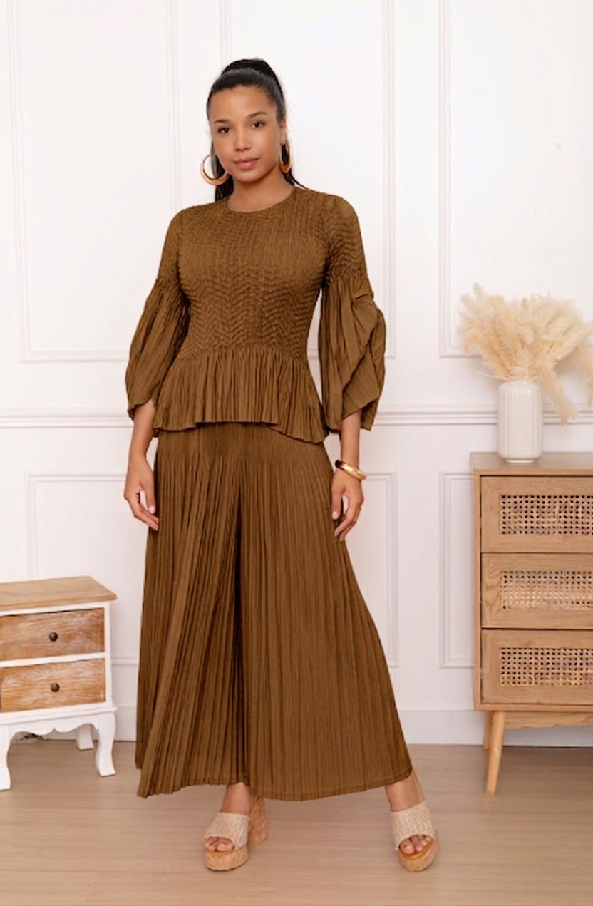 Serena, le top peplum à buste smocké et manches volantées – Image 13