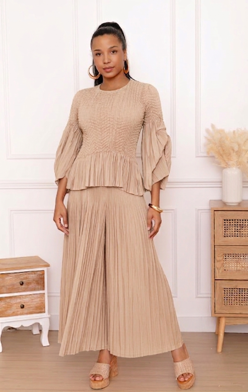 Serena, le top peplum à buste smocké et manches volantées – Image 16