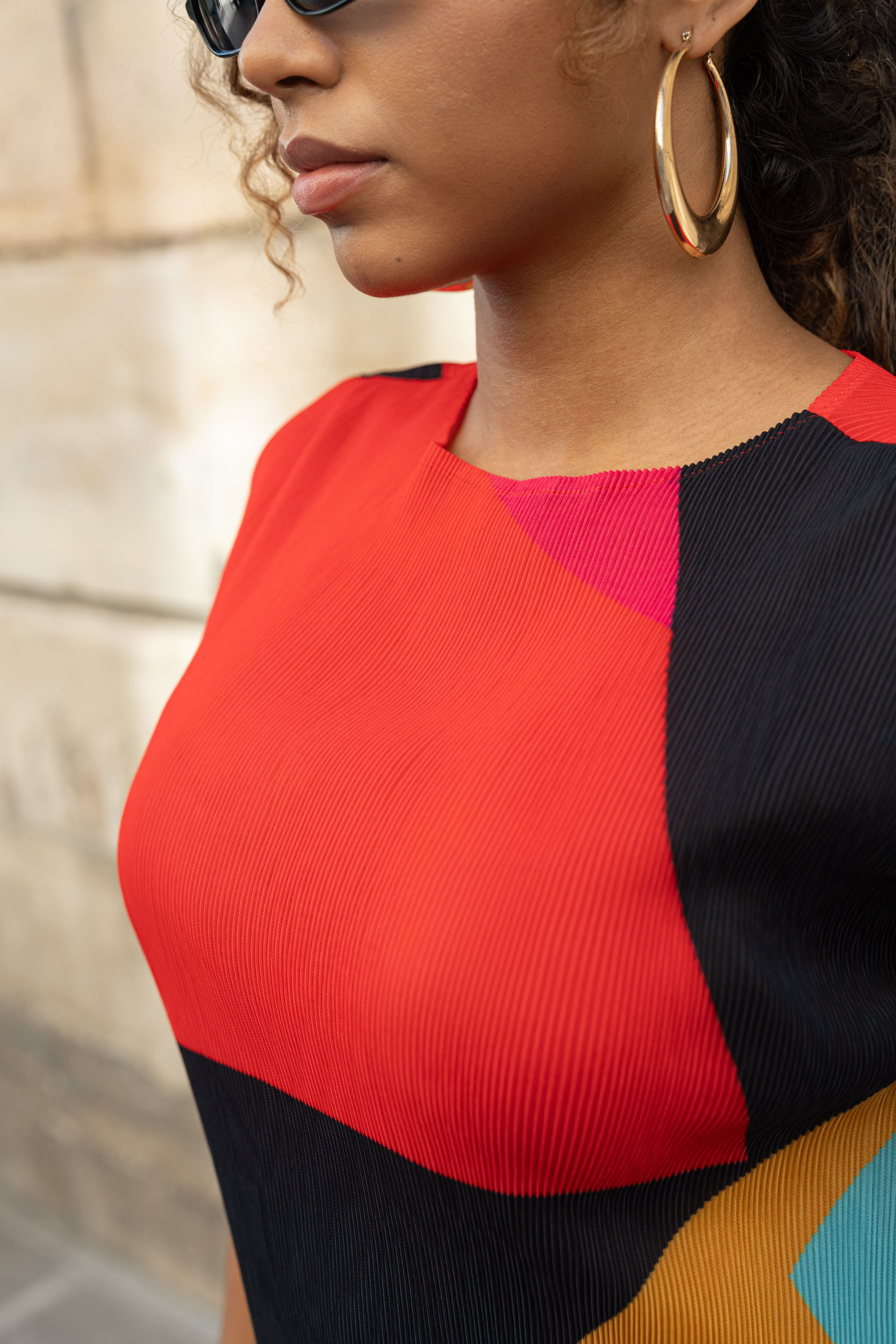 Claudia, la robe longue plissée à motifs géométriques – Image 2