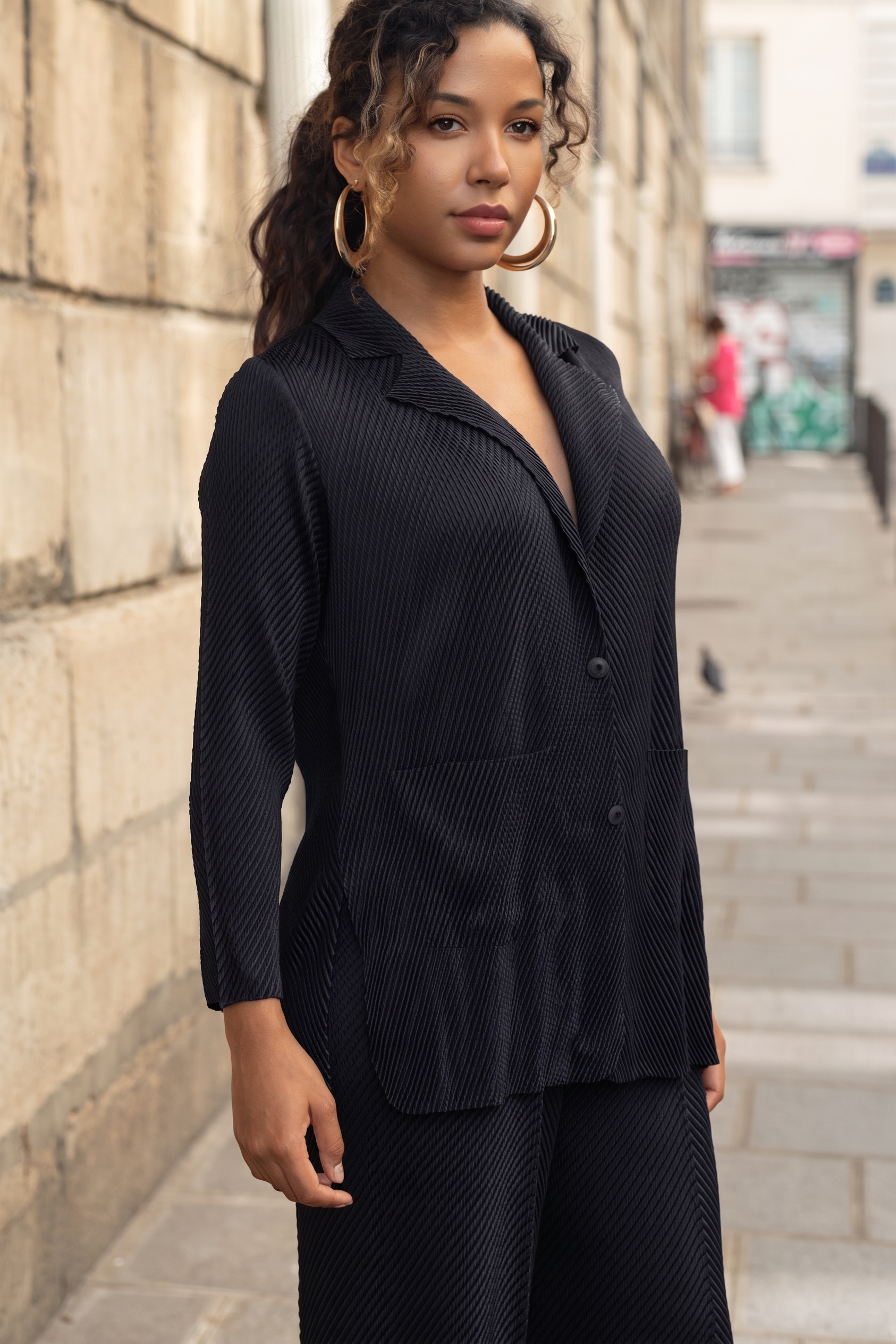 Esther, la veste tailleur oversize fluide plissée – Image 8