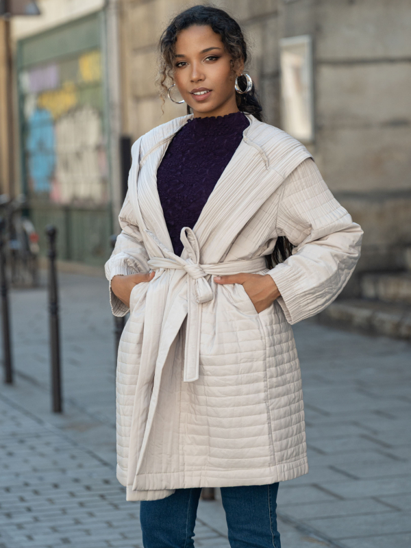Aline, le manteau matelassé à capuche ceinturé