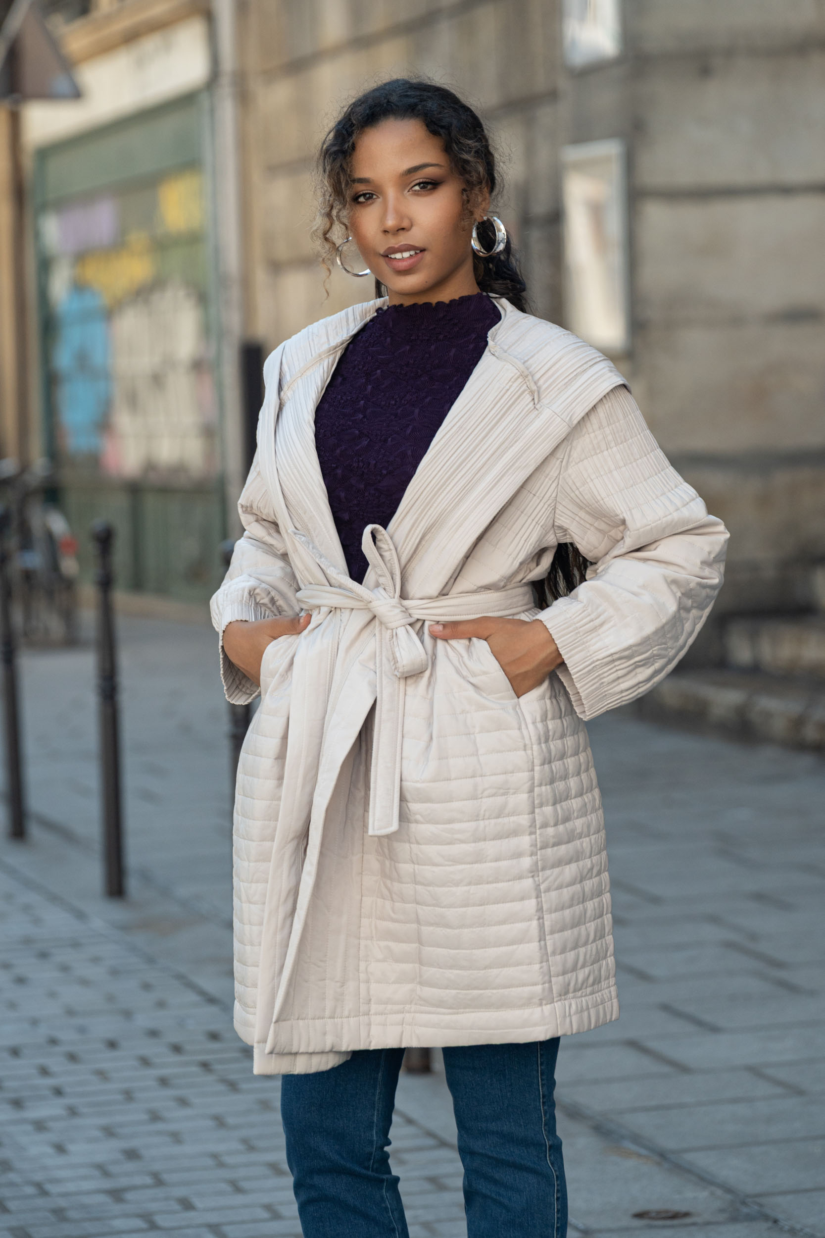 Aline, le manteau matelassé à capuche ceinturé