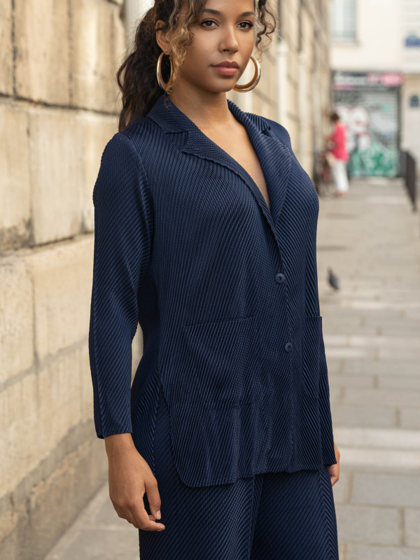 Esther, la veste tailleur oversize fluide plissée
